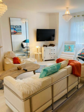 Stunning Seafront House with garden and private parking